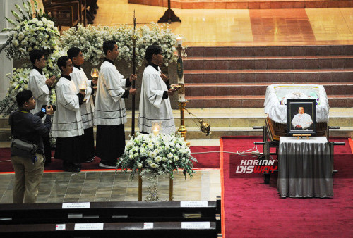 Uskup Surabaya Mgr Vincentius Sutikno Wisaksono Meninggal, Requiescat in Pace...