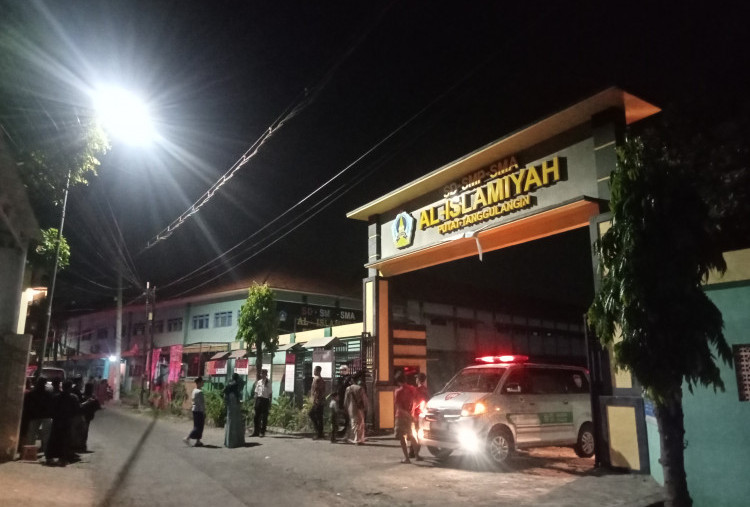 Ratusan Santri Ponpes Manbaul Hikam Keracunan Massal, 120 Korban Tersebar di Empat Rumah Sakit