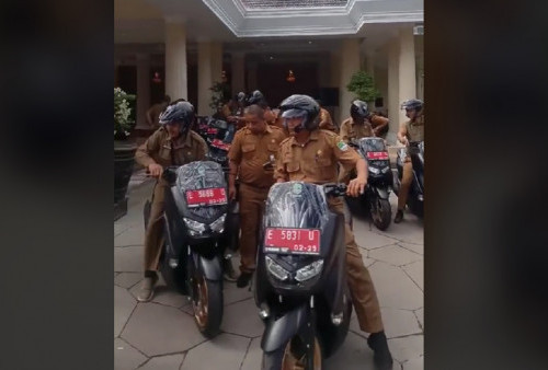 Kades Dapat Sepeda Motor Diganyang Netizen: Rakyatnya Ngantre Beras!