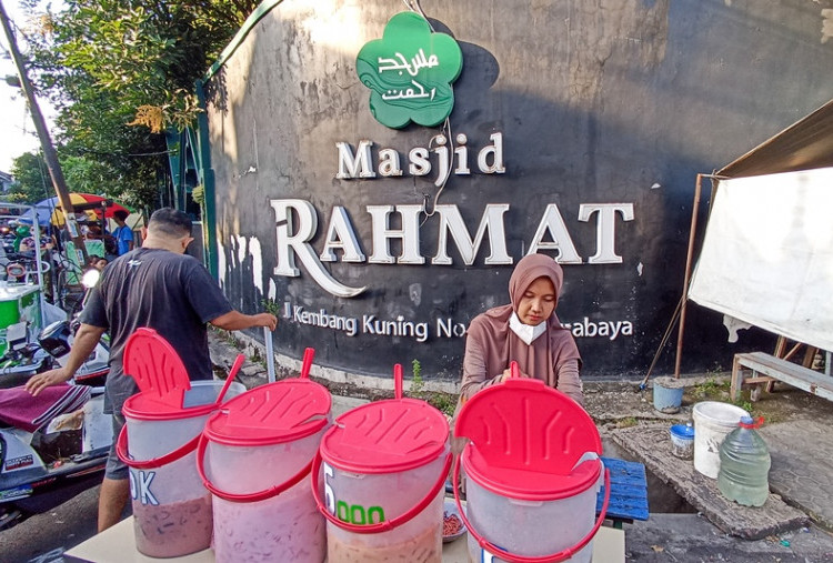 Masjid Ikon Surabaya (12): Haul Mbah Karimah yang Selalu Meriah