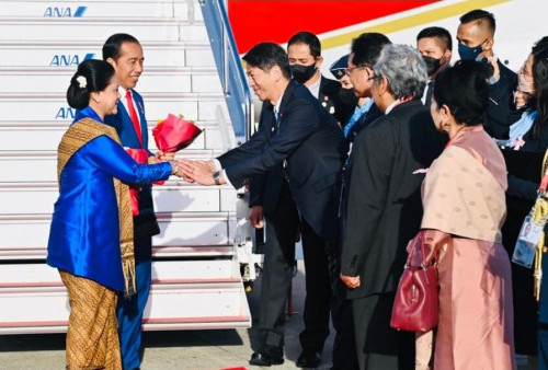 Momen Jokowi Tiba di Jepang, Panitia KTT G7 Sungkan Saat Berikan Karangan Bunga