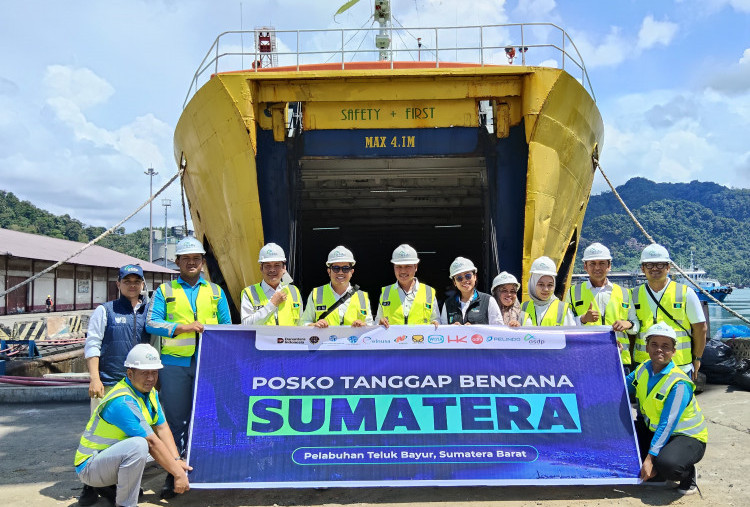 Gerak Cepat Pemulihan Bencana Sumatera: KMP Jatra II Angkut 50 Ton Bahan Pokok dan 7 Excavator Menuju Sibolga