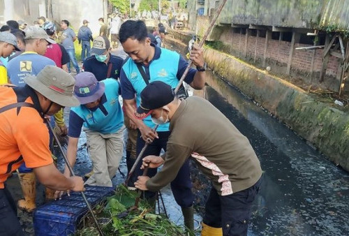 PDAM Ikut Bersihkan Sungai Bendung