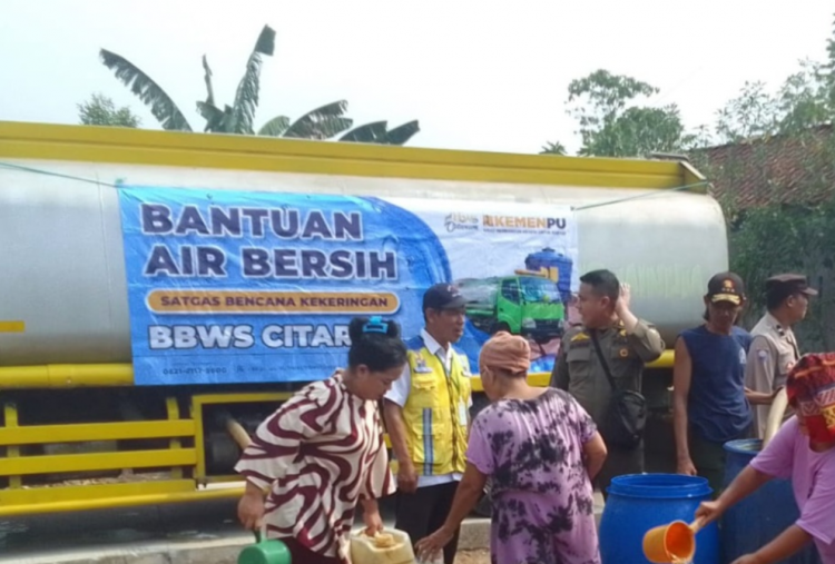 Jonggol Bogor Dilanda Kekeringan, 11.800 Liter Air Bersih Digelontorkan untuk Warga