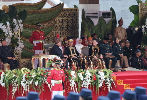 Momen Keakraban Prabowo Duduk di Samping Jokowi Saat Upacara HUT ke-79 RI