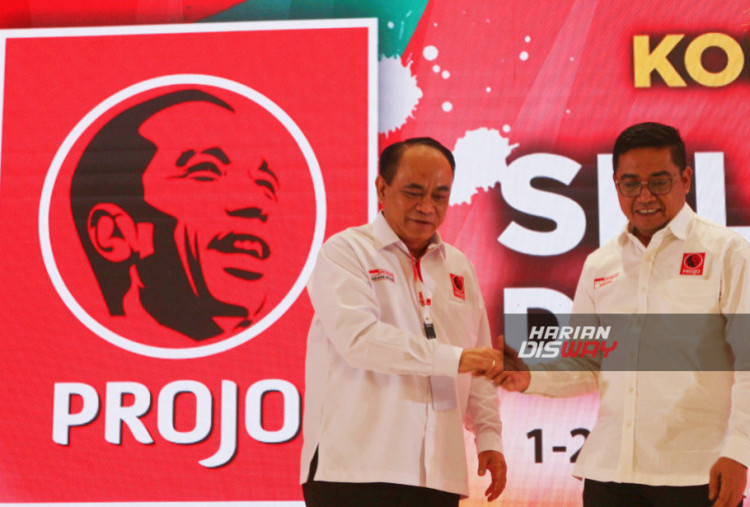 Lebih lanjut, ia mengajak seluruh relawan untuk mengawal program-program strategis pemerintahan Prabowo-Gibran, mulai dari Makan Bergizi Gratis, Koperasi Desa Merah Putih, hingga Sekolah dan Perumahan Rakyat. Menurutnya, seluruh kebijakan tersebut mencerminkan keberpihakan pemerintah kepada rakyat.