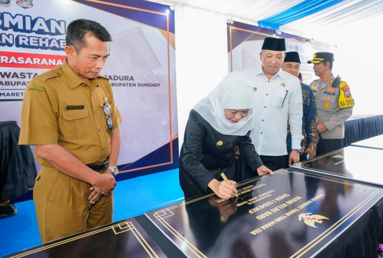 Khofifah Luncurkan Program MAMA MAU NAIK KELAS, Resmikan Revitalisasi 60 Sekolah 