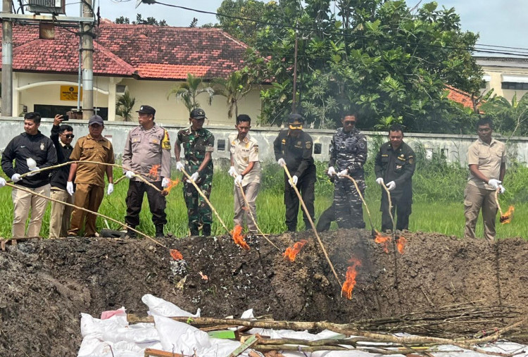 Tak Penuhi Syarat, Komoditas Pertanian Impor Dimusnahkan Karantina Jatim