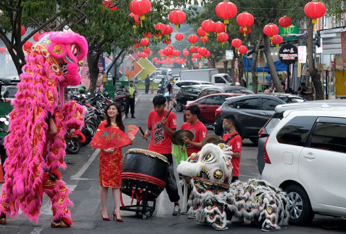 Dua Barongsai hibur Pengunjung G-Walk