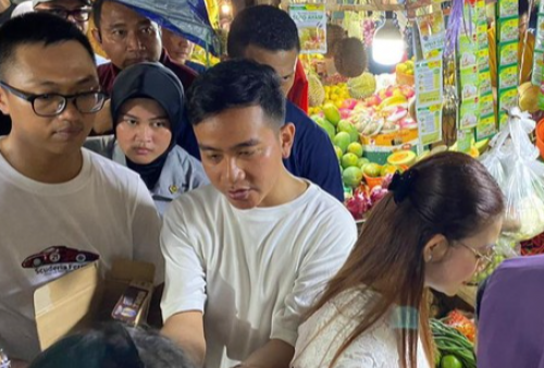 Gibran dan Istri ke Pasar Rawasari Jakarta, Ajak Masyarakat Belanja di Pasar Tradisional