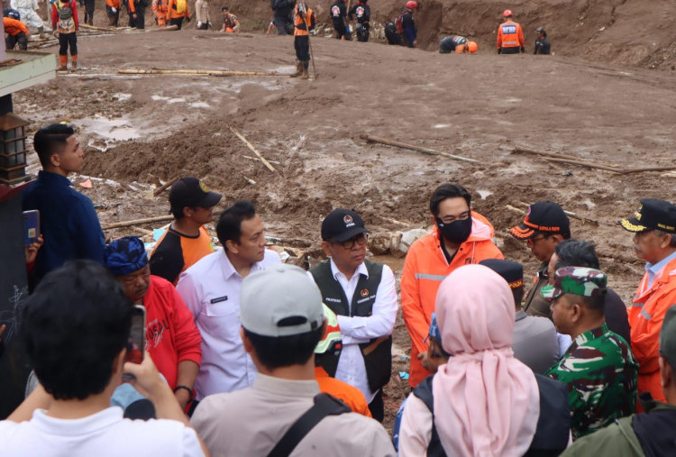 Update Longsor Cisarua: 11 Jenazah Teridentifikasi, Tim SAR Kembali Sisir Lokasi Melalui Drone