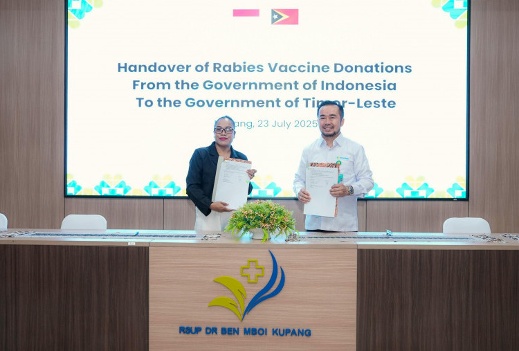 Bantu Perangi Rabies, Kemenkes Serahkan 2.000 Vial Vaksin ke Timor Leste