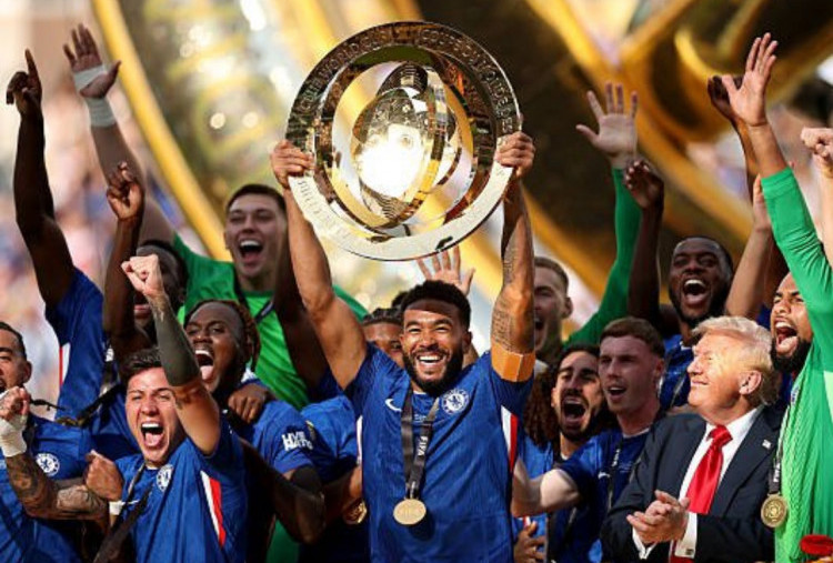 Presiden AS Cari Muka! Donald Trump Dituding Ganggu Momen Penyerahan Trofi Piala Dunia Antarklub Chelsea