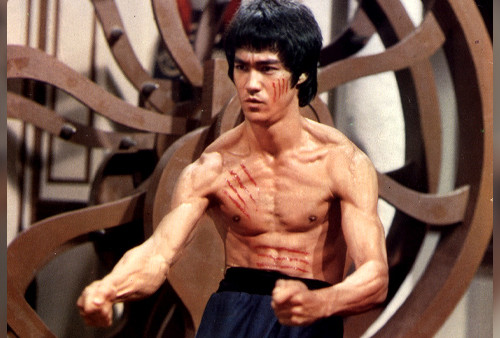 Bahaya Minum Air Putih Terungkap yang Disinyalir Tewaskan Bruce Lee 