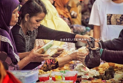 Pasar Parakan, Temanggung, Lokasi Pecinaan yang Disulap Jadi Pusat Jajanan Pasar
