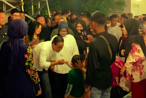 Anies Baswedan Tahun Baruan di Malioboro, Teriakan 'Anies Presiden; dan 'Perubahan' Menggema di Sepanjang Jalan