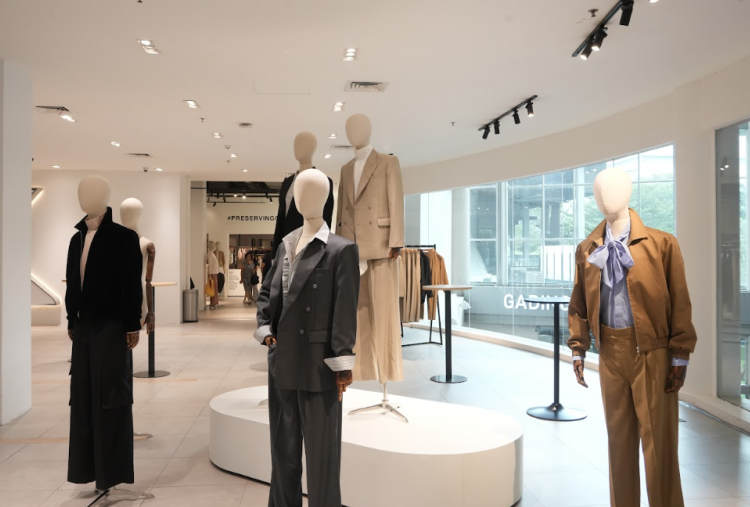 Ketika Desainer Hartono Gan Bicara Sustainable Fashion Berawal dari Blazer dan Jas Ready To Wear