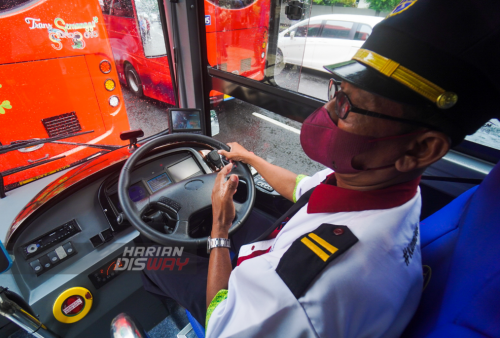 Bus listrik bekas KTT G20 ini memiliki ukuran yang lebih kecil ketimbang Trans Semanggi dan Suroboyo Bus. Transportasi listrik tersebut mengenakan tarif sebesar Rp 6.200 kepada setiap penumpang yang naik, dan gratis bagi lansia, veteran, mau pun pelajar.