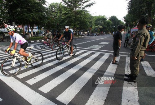 Meskipun kawasan tersebut biasanya dipenuhi dengan kegiatan bersepeda dan berjalan-jalan, namun suasana sepi terasa di udara karena umat muslim mulai menjalankan ibadah puasa. Meskipun demikian, para pesepeda masih tetap menikmati momen Hari Bebas Kendaraan Bermotor dengan berbagai aktivitas, salah satunya adalah berswafoto.
