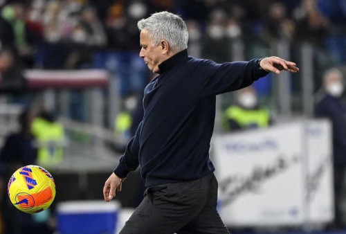 Mengharukan, Ini Momen Jose Mourinho Menangis Usai Bawa Roma ke Final Conference League