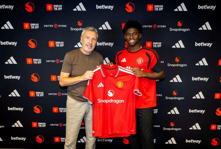 Jelang Man United vs Ipswich, Carrick Konfirmasi Carlos Baleba Belum Fit