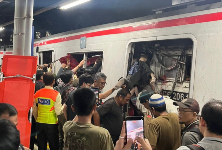 TERBARU! 3 Penumpang KRL Commuter Line Meninggal Dunia, Ditabrak Argo Bromo Anggrek di Bekasi Timur