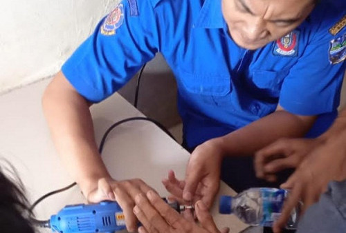 Petugas Damkar dan BPBD Kota Banjar Kembali Lepas Cincin yang Macet di Jari Seorang Bocah