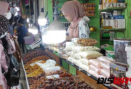 Sempat Turun 70 Persen, Penjualan Oleh-oleh Haji Pasar Tanah Abang Mulai Membaik