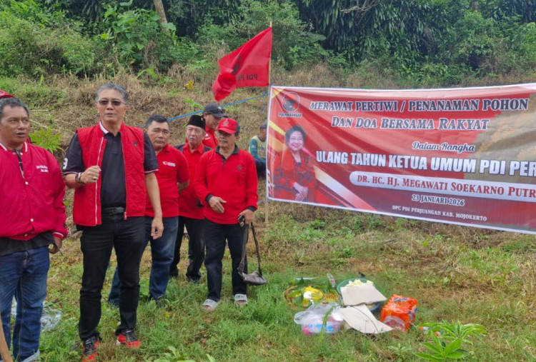 DPD PDIP Jatim Serentak Merawat Pertiwi dalam Rangkaian HUT ke-79 Megawati Soekarnoputri 