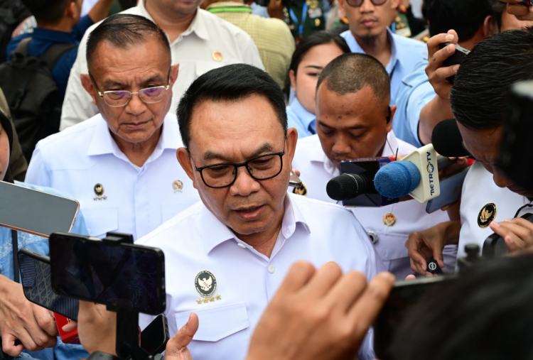 Ingin Jadi TNI-Polri Sekarang Boleh Pakai Kacamata? Prabowo Minta Rekrutmen Tak Cuma Lihat Fisik