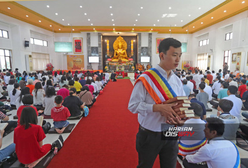 Perayaan Trisuci Waisak di Wihara Buddhayana Dharmawira Center Surabaya 