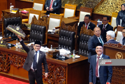 Rapat paripurna  beragendakan pengambilan keputusan Pembicara Tingkat II terhadap sejumlah rancangan undang-undang (RUU).