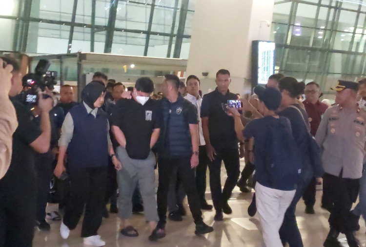 Ditangkap di Filipina, DPO Kasus Judi Online W88 Tiba di Bandara Soetta