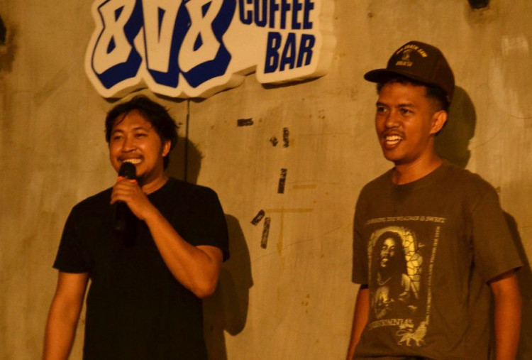 Balut Tragedi dalam Komedi, Open Mic Stand Up Comedy Indo Surabaya Diwarnai Roasting Diri Sendiri