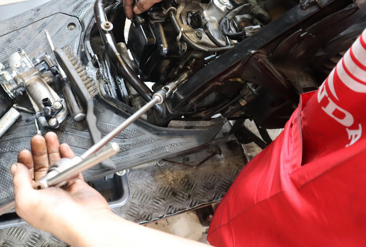 Gas Motor Mentok, Performa Tetap Lemot? Busi Bisa Jadi Biang Keroknya