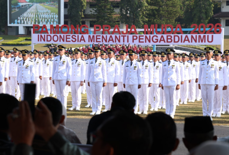 Lantik Lulusan IPDN, Presiden Berpesan untuk Layani Rakyat dan Sederhanakan Birokrasi