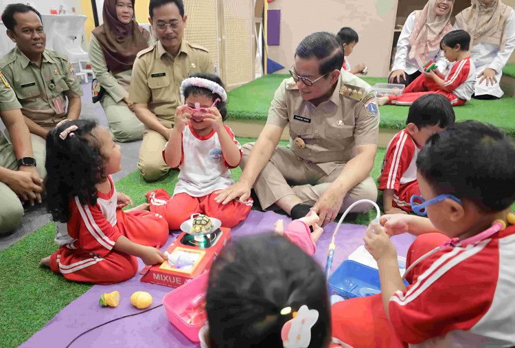 Tinjau Daycare Balai Kota, Pramono Minta Penambahan Layanan dan Peserta Didik