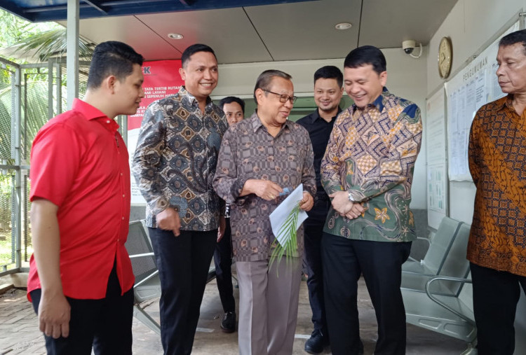 Bawa Daun Palma, Kardinal Suharyo ke Rutan KPK Jenguk Hasto