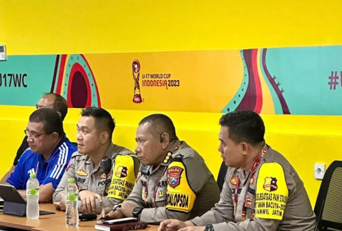 Sebanyak 350 Anggota Polda Jatim Bertugas Sebagai Steward Piala Dunia U-17 di Stadion Gelora Bung Tomo 