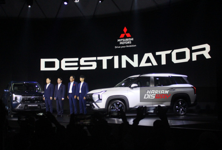 (Ki-ka) Masahiro Ito – Chief Product Specialist Mitsubishi Motors Corporation, Takao Kato, Member of the Board, Representative Executive Officer, President & CEO, MMC, Atsushi Kurita – President Director PT MMKSI, Naoki Akita – Product Design Director Mitsubishi Motors Corporation. Tersedia dalam tiga varian — GLS, Exceed, dan Ultimate — setiap model Destinator dirancang untuk memenuhi kebutuhan keluarga Indonesia yang terus berkembang. Peluncuran ini juga menjadi simbol komitmen Mitsubishi Motors terhadap pertumbuhan industri otomotif Tanah Air.
