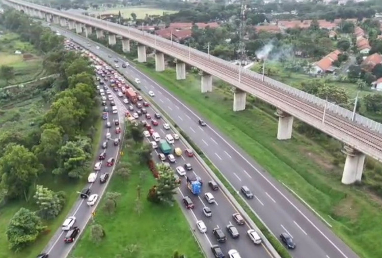 GT Cikunir 6 Diserbu! Lonjakan Kendaraan Tembus 118% Usai Libur Waisak