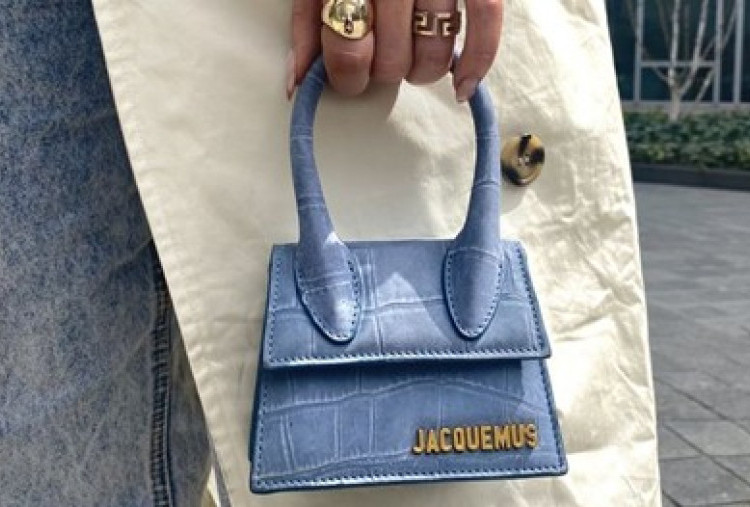 Tren Fashion Gaya Simpel dan Chic dengan Tas Mini