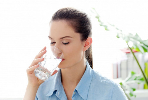 6 Khasiat Minum Air Hangat untuk Kesehatan Kulit, Kamu Harus Tahu!