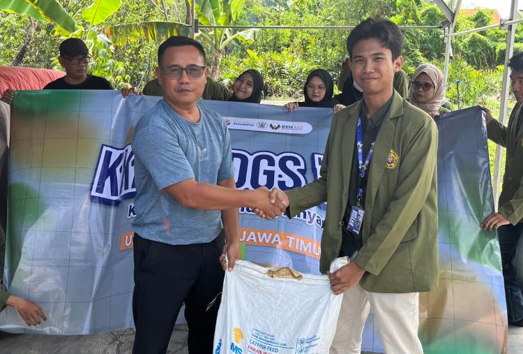 Mahasiswa UPN Jatim Bantu Kembangkan Budidaya Lele di Gunung Anyar