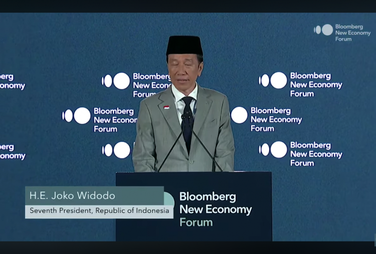 Jokowi Pamer Capaian Infrastruktur dan Transformasi Indonesia di Bloomberg Forum 2025