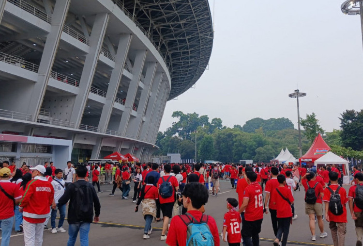 4 Jam Jekang Kick Off Indonesia vs Arab Saudi, Penonton Mulai Memadati Area GBK