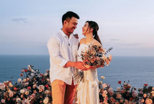 Bak Adegan Film Romantis, Jessica Mila Dilamar sang Kekasih di Pinggir Pantai, 'She Said Yes!'