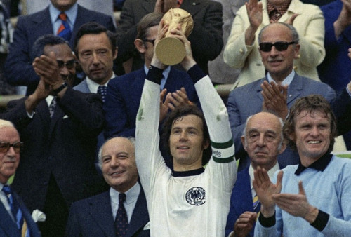 Bertabur Trofi, Ini Perjalanan Karier Franz Beckenbauer Sang Legenda Jerman