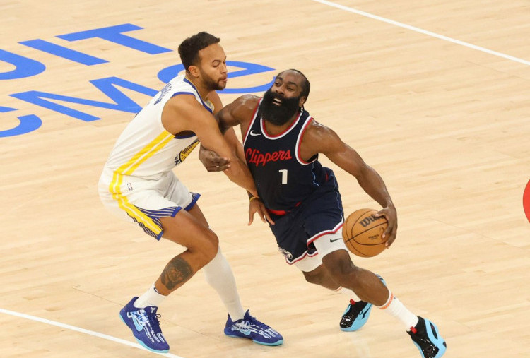 Clippers Tahan Comeback Warriors, Menang 102-99 di Stadion Baru Intuit Dome