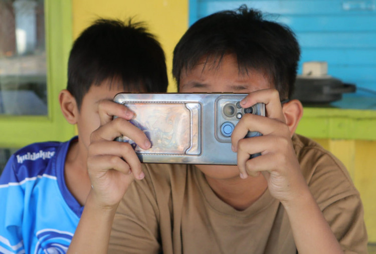 Candu Gim Intai Anak-Anak (1): Mogok Sekolah hingga Skizofrenia